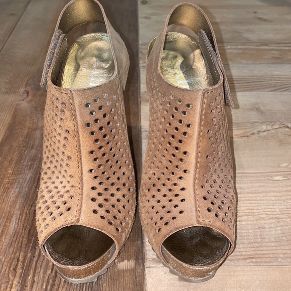 Pedro Garcia Heels-EXCELLENT CONDITION - Picture 2 of 7